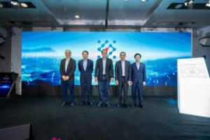 Dr.Tan_See_Leng_with_the_VIPs