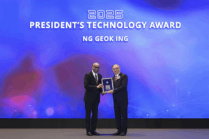 President Tharman Shanmugaratnam presenting the 2025 President’s Technology Award to Professor Ng Geok Ing during the award ceremony